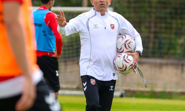 Kritik Açıklama: 4 maçtır kazanamayan Karşıyaka, Uysal'ın ilk maçında yarın Kepezspor'a konuk olacak - Son Dak