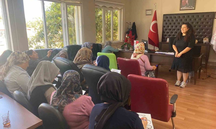 Kritik Açıklama: Adana Ceyhan'da engelli evde bakım ailelerine aile içi iletişim eğitimi verildi