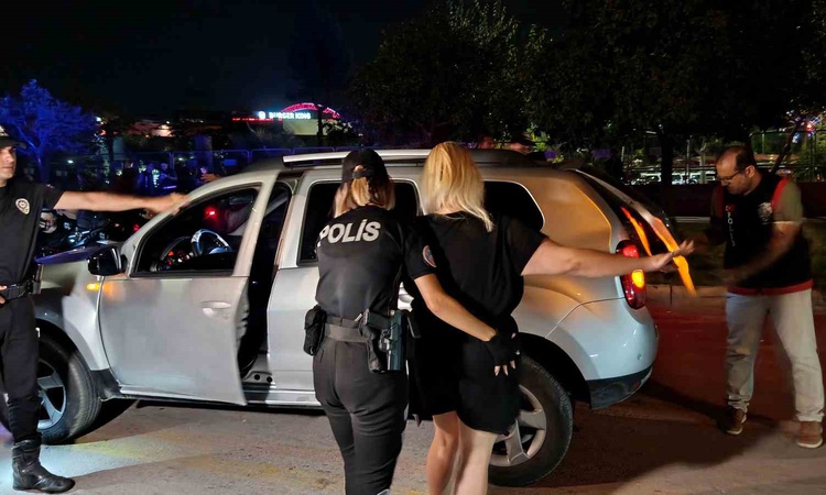 Kritik Açıklama: Adana'da uygulamada aranan 66 kişi yakalandı, 2 bin 241 ecstasy hap ele geçirildi | İşte Tüm