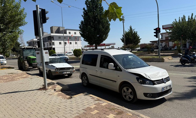 Kritik Açıklama: Adıyaman'da 4 aracın karıştığı zincirleme kazada 1 kişi yaralandı | İşte Tüm Ayrıntılar