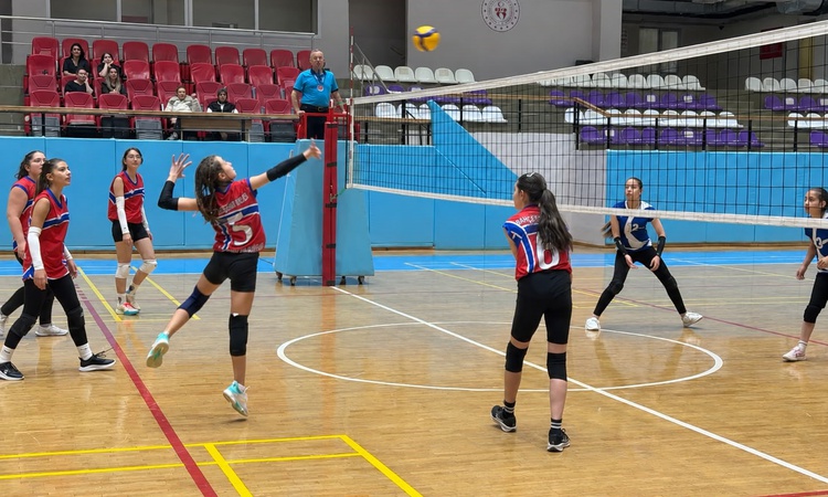 Kritik Açıklama: Afyonkarahisar'da okul sporlarında hentbol, futsal, dart ve voleybol resmen start aldı