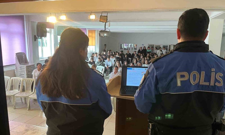 Kritik Açıklama: Afyonkarahisar'da polis, lise öğrencilerine güvenlik ve 112 eğitimi verdi: Gelişmeler Takip E