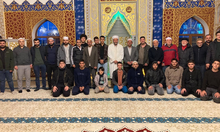 Kritik Açıklama: Ağrı'da Hacı Halis Ünsal Camii'ndeki sabah namazını İl Müftüsü kıldırdı
