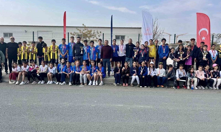 Kritik Açıklama: Ağrı'da okul sporları kros müsabakaları yıldızlar ve gençlerde tamamlandı