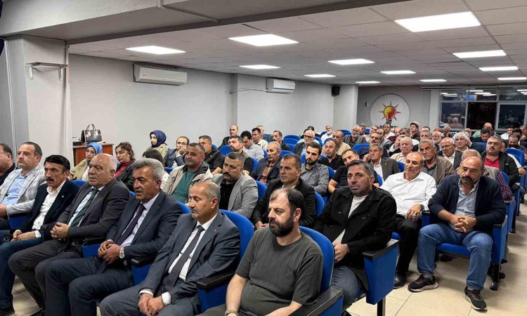 Kritik Açıklama: AK Parti Erzincan Merkez İlçe'nin haftalık toplantısına Milletvekili Karaman katıldı ve Merak