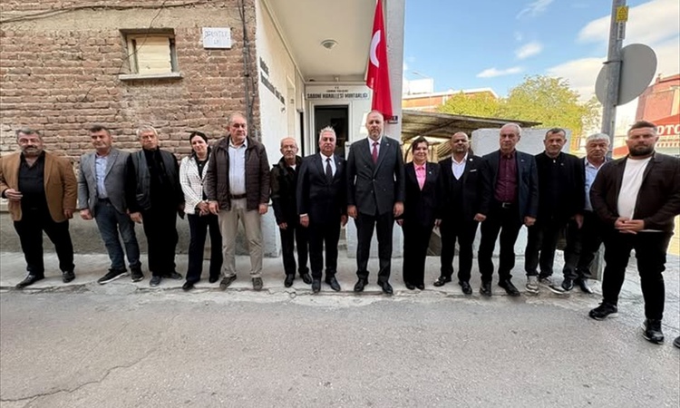 Kritik Açıklama: AK Parti ve MHP'nin Edirne il başkanları Muhtarlar Günü'nde muhtar derneklerine gitti ve Mera