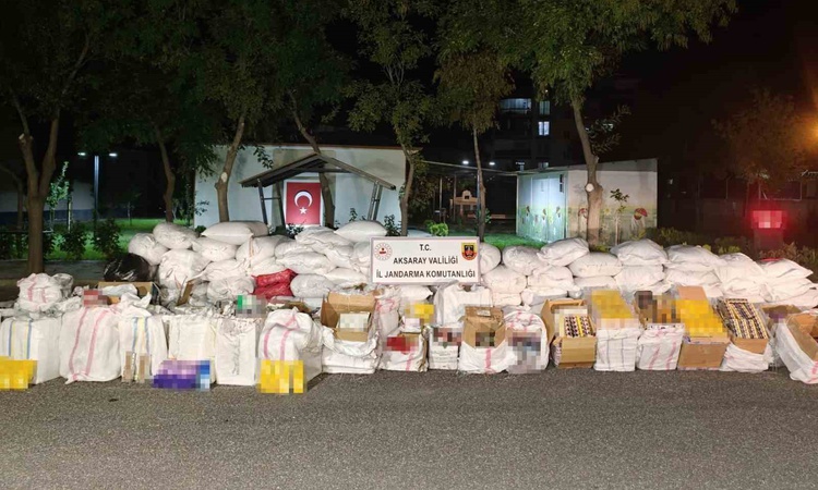 Kritik Açıklama: Aksaray'da jandarmanın durdurduğu tırda 5,5 milyon liralık kaçak sigara bulundu - Son Dakika