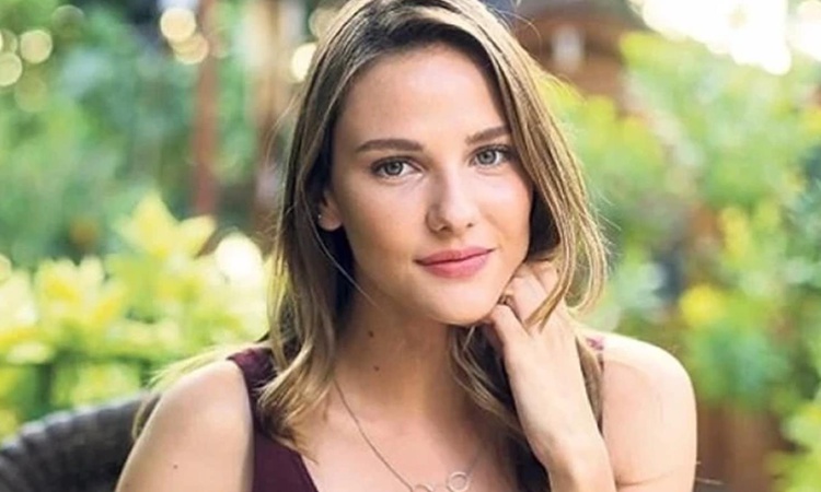 Kritik Açıklama: Alina Boz'dan karnı burnunda yeni pozlar! Kızını kucağına almak için gün sayıyor ve Merak Edi