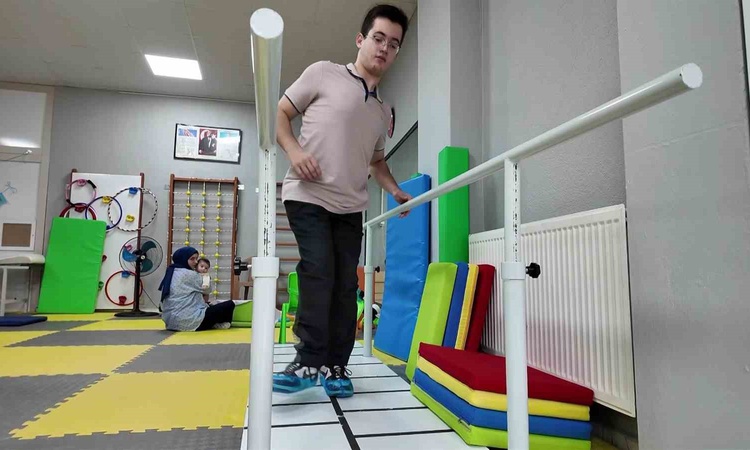 Kritik Açıklama: Amasya Suluova'da bedensel engelli genç tıp fakültesini tam burslu kazandı: Gelişmeler Takip