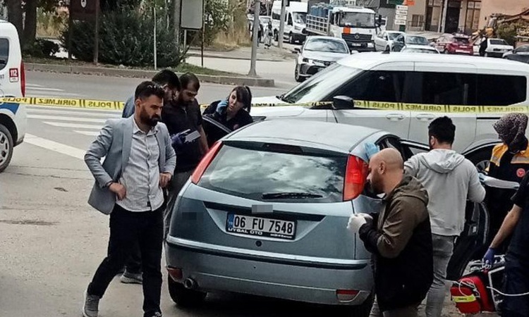 Kritik Açıklama: Ankara Çubuk'ta ATM yanındaki park halindeki otomobilde 2 kişi ölü bulundu