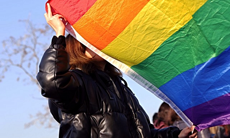 Kritik Açıklama: Ankara’da LGBTİ+ soruşturmasında gazeteci Tuğba Tekerek ve 7 Kaos GL üyesi hakkında tutuklama