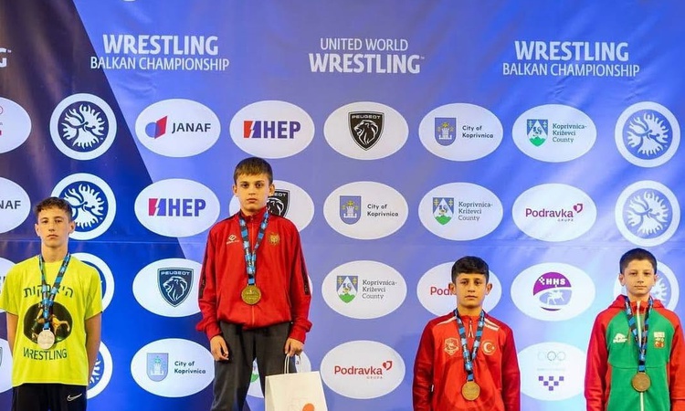 Kritik Açıklama: Anzor Yasin, U15 Grekoromen Güreş Balkan Şampiyonası'nda bronz madalya kazandı ve Merak Edile