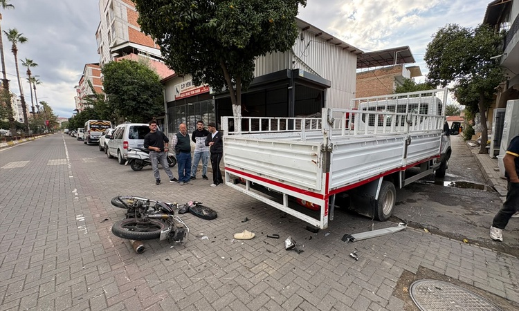Kritik Açıklama: Aydın Nazilli'de 16 yaşındaki motosiklet sürücüsü kamyonetle çarpışıp ağır yaralandı: Gelişme