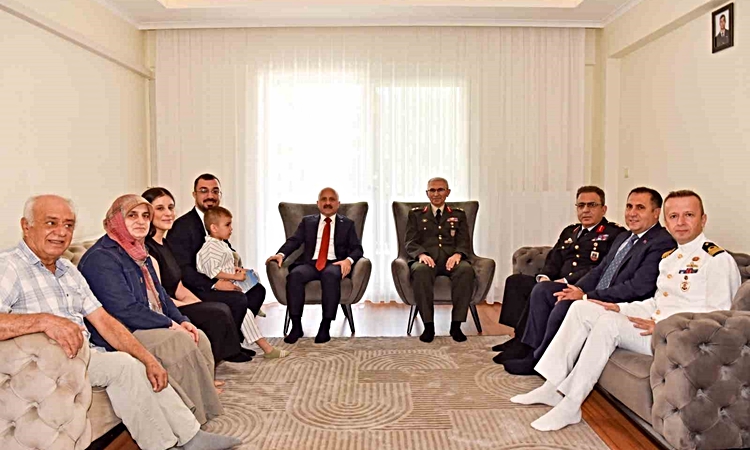Kritik Açıklama: Aydın Valisi Varol, Gaziler Günü'nde Doğubayazıt'ta gazi Çakır'ı ziyaret etti