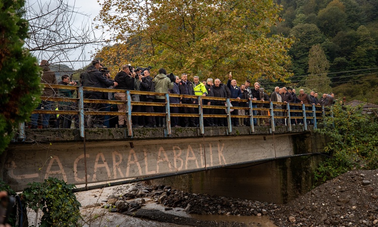 Kritik Açıklama: Bakan Çiftçi, 48 kişinin tahliye edildiği Sakarya Karapürçek'te incelemelerde bulundu - Son D