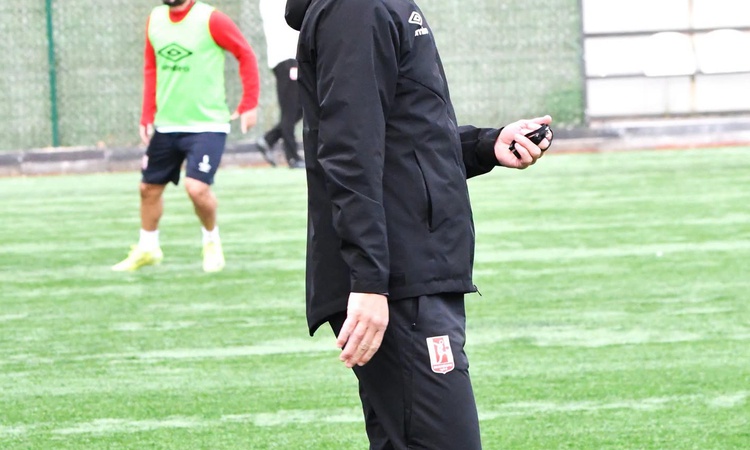 Kritik Açıklama: Balıkesirspor'un hocası Cem Kavçak'tan 3-1'lik galibiyete rağmen mental uyarısı geldi