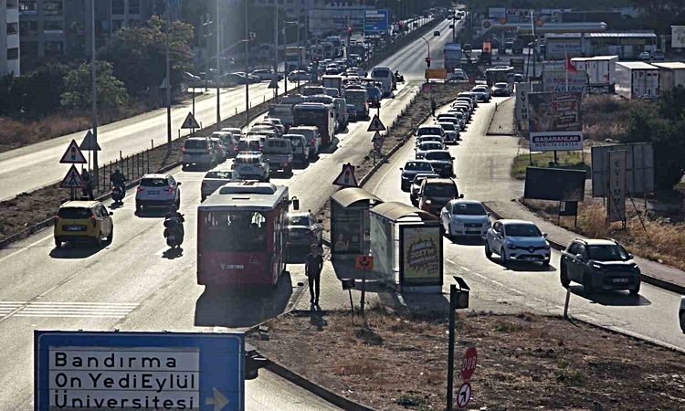 Kritik Açıklama: Bandırma’da trafik yoğunluğu sürücülere zor anlar yaşatıyor ve Merak Edilenler