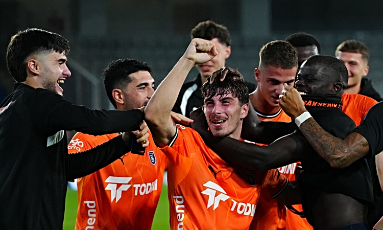 Kritik Açıklama: Başakşehir, Gençlerbirliği'ni 4-0 yenerek dört maçlık galibiyet hasretine son verdi - Son Dak