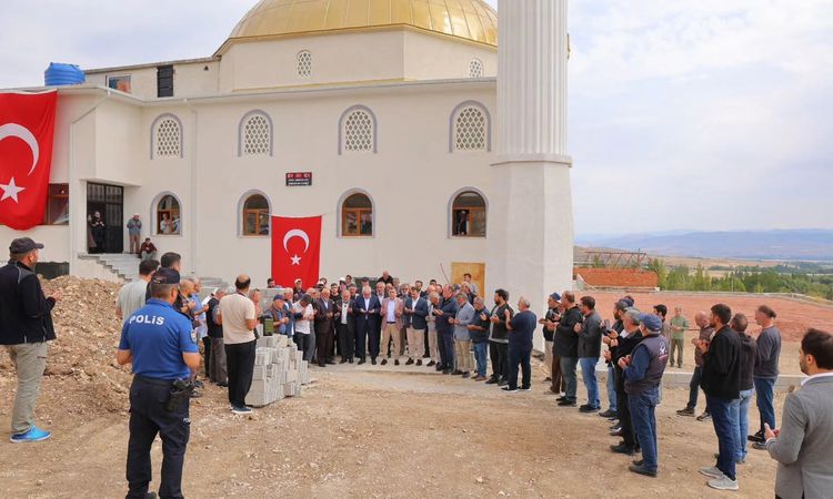 Kritik Açıklama: Bayburt Aydıntepe'de Hacı Abdullah Erdoğan Camii İbadete Açıldı ve Merak Edilenler
