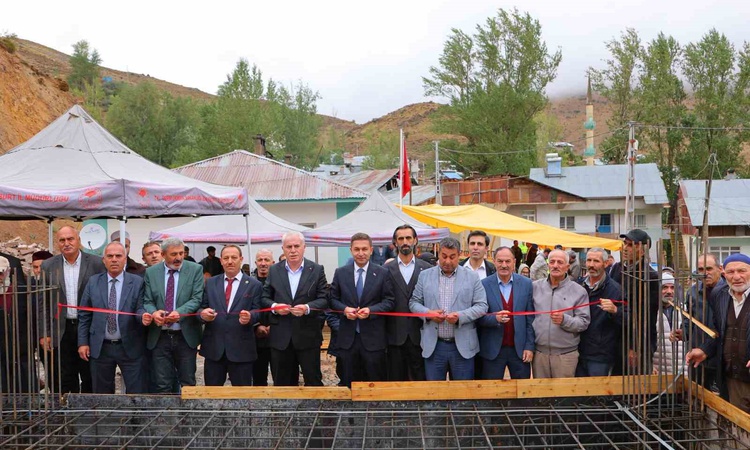 Kritik Açıklama: Bayburt Aydıntepe'de Pınargözü köy konağının temeli dualarla atıldı ve Merak Edilenler