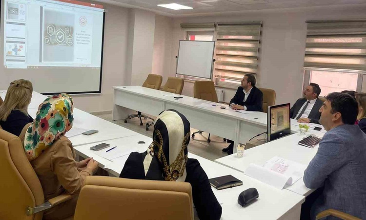 Kritik Açıklama: Bayburt'ta aylık değerlendirme toplantısında İyilik Var programı da ele alındı - Son Dakika B