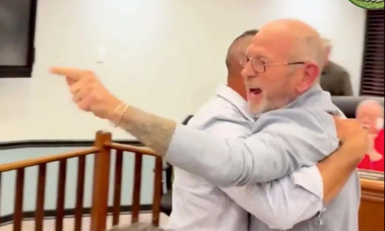 Kritik Açıklama: Belediye başkanı kendisini eleştiren vatandaşa saldırdı: “Seni geberteceğim!” | İşte Tüm Ayrı