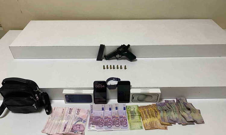 Kritik Açıklama: Beyoğlu'nda camiden 5 bin euro, 3 bin dolar, 5 bin Suudi riyali çalan kişi hakkında tutuklama