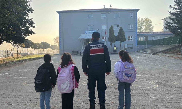 Kritik Açıklama: Bilecik'te jandarma, 10 okulda güvenlik ve trafik denetimi yaptı | İşte Tüm Ayrıntılar