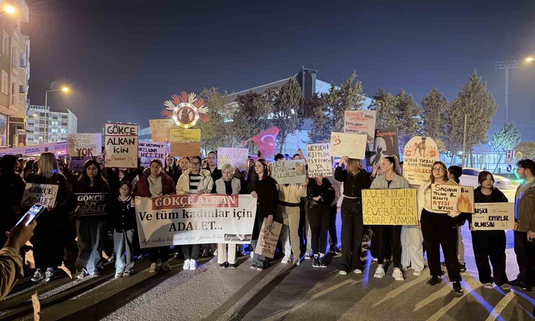 Kritik Açıklama: Bursa Karacabey'de öldürülen 18 yaşındaki Gökçe Alkan için yürüyüş yapıldı | İşte Tüm Ayrıntı