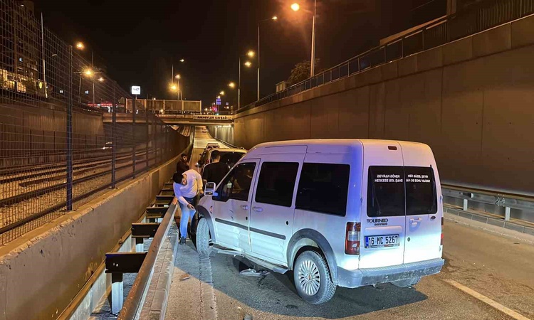 Kritik Açıklama: Bursa Yıldırım'da ehliyetsiz motosiklet sürücüsü otomobile çarparak yaralandı: Gelişmeler Tak