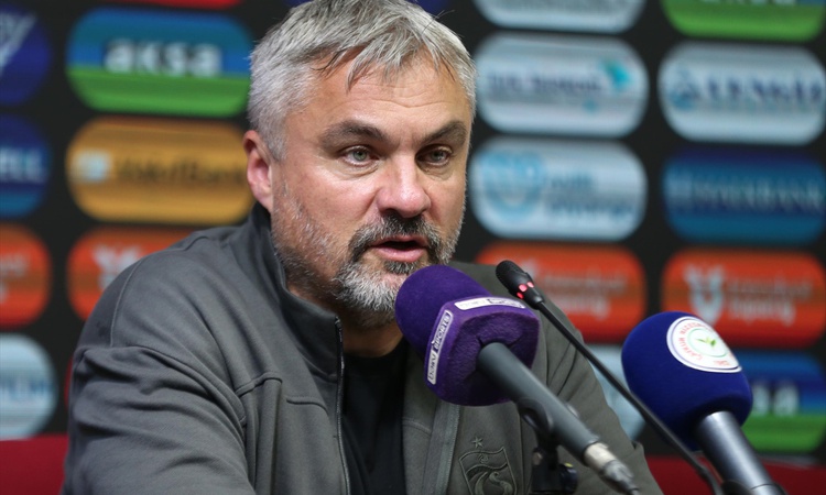 Kritik Açıklama: Çaykur Rizespor yardımcı antrenörü Dağ, 4-3'lük Trabzonspor yenilgisinde hakemi eleştirdi ve