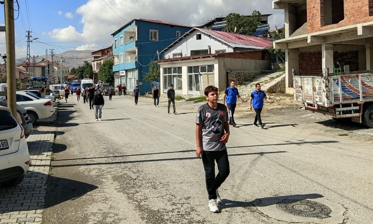 Kritik Açıklama: Çelikhan Kaymakamlığı ve Gençlik ve Spor Müdürlüğü ödüllü atletizm koşusu düzenledi ve Merak