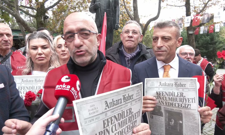 Kritik Açıklama: CHP Çankaya İlçe Başkanlığı, Kuğulu Park’ta Hâkimiyet-i Milliye gazetesi ve Türk bayrağı dağı