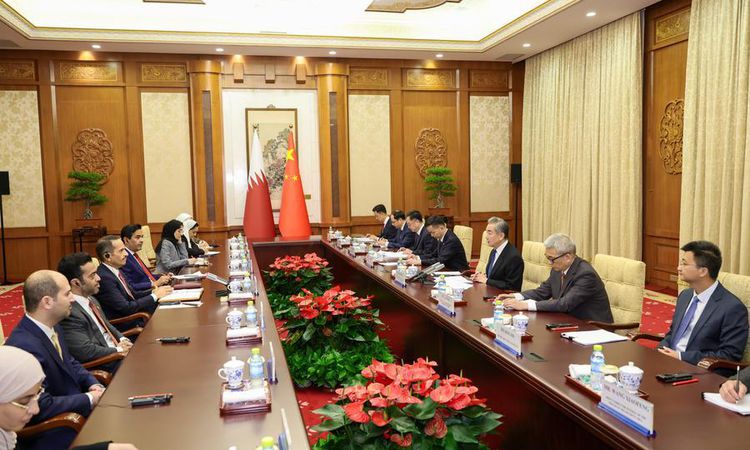 Kritik Açıklama: Çin Dışişleri Bakanı Wang, Katar Başbakanı Al Sani ile Beijing'de görüştü: Gelişmeler Takip E