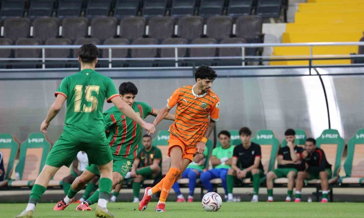 Kritik Açıklama: Corendon Alanyaspor, Amed Sportif Faaliyetler'i 4-0 yendi; Kaya hat-trick yaptı