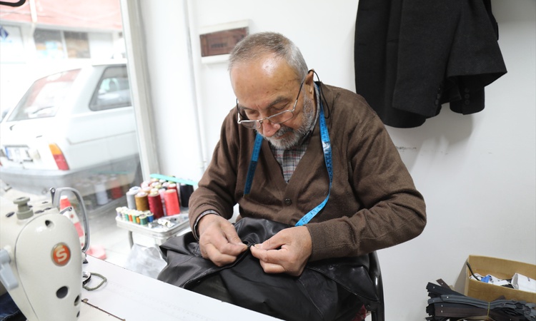 Kritik Açıklama: Çubuk'ta 74 yaşındaki terzi, 61 yıldır süren mesleğinde artık tamirat yapıyor | İşte Tüm Ayrı