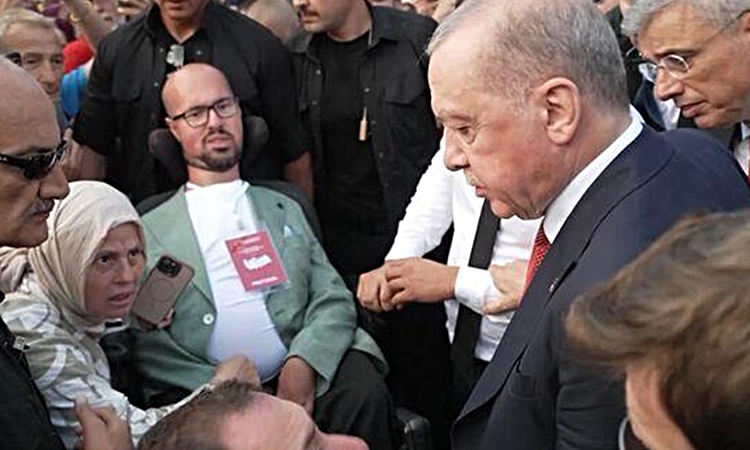 Kritik Açıklama: Cumhurbaşkanı Erdoğan konvoyu durdurup yanına gitti! 15 ay önceki konuşmalarını bile unutmadı