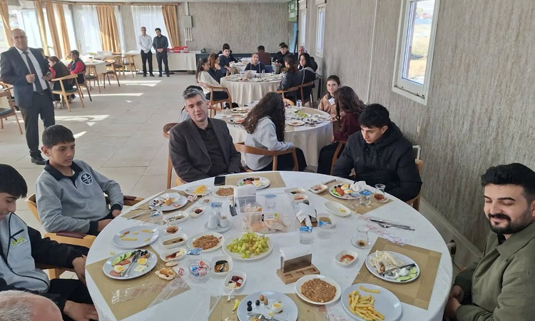 Kritik Açıklama: Diyadin Kaymakamı Korkusuz, Ağrı'da lise öğrencileriyle kahvaltıda buluştu: Gelişmeler Takip