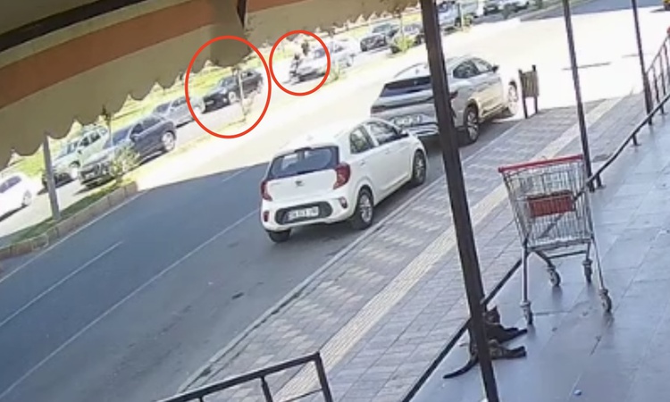 Kritik Açıklama: Diyarbakır'da açılan kapıya çarpan motosiklet sürücüsü kamyonet geçince öldü: Gelişmeler Taki