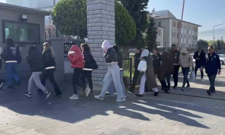 Kritik Açıklama: Düzce'de fuhuş iddiası soruşturmasında gözaltına alınan 7 şüpheliden 5'i hakkında tutuklama k