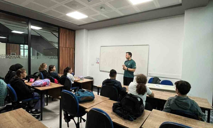 Kritik Açıklama: Düzce İl Sağlık Müdürlüğü Akçakoca'da kursiyerlere uygulamalı egzersiz yaptırdı: Gelişmeler T