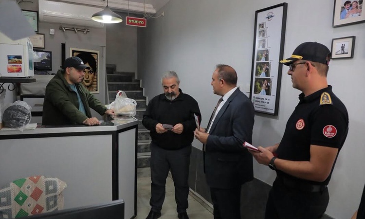 Kritik Açıklama: Edirne'de itfaiye, Saraçlar Caddesi esnafına yangın güvenliğini anlattı ve Merak Edilenler
