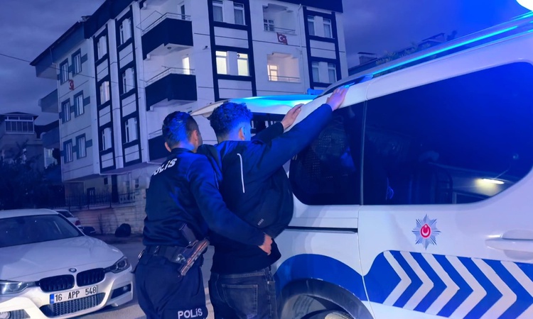 Kritik Açıklama: Ehliyet sınavında kopya düzeneğiyle yakalandı, 2 yıl sınavlardan men edildi