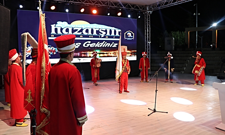 Kritik Açıklama: Elazığ'da 29. Uluslararası Hazar Şiir Akşamları 16 şairin katılımıyla açıldı ve Merak Edilenl