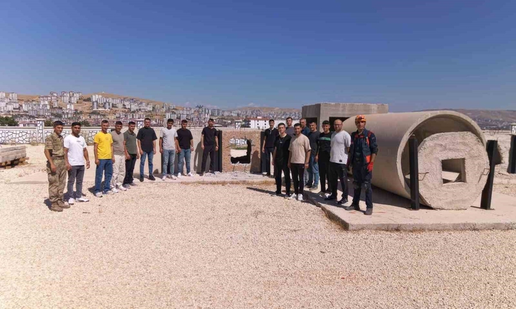 Kritik Açıklama: Elazığ’da jandarma personeline enkazda arama kurtarma temel eğitimi | İşte Tüm Ayrıntılar