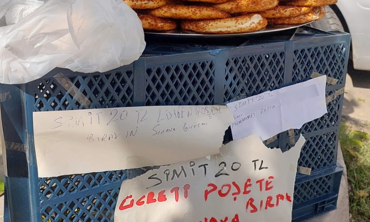 Kritik Açıklama: Elazığ'da simitçi, 'Simit 20 TL, poşete bırak' notu bırakıp KPSS'ye girdi