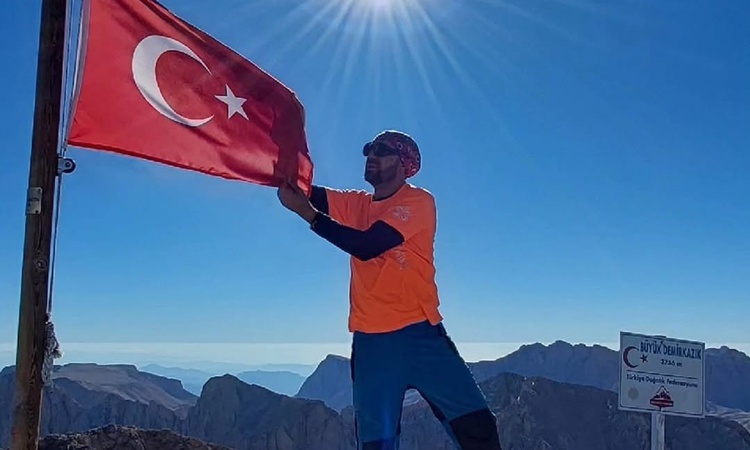Kritik Açıklama: Erciyes'te uçuruma düşen dağcı can verdi, Hollandalı turist donma tehlikesi geçirdi | İşte Tü