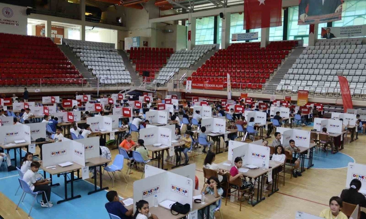 Kritik Açıklama: Erzincan'da Deneyap sınavında ortaokul ve lise öğrencileri projelerini sergiledi