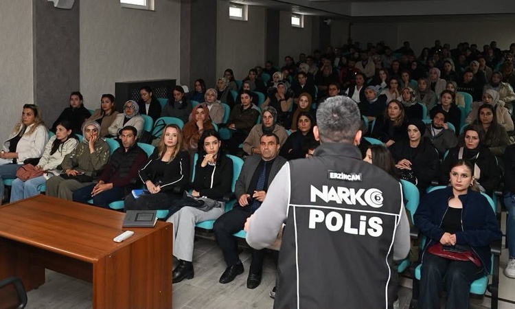 Kritik Açıklama: Erzincan'da okul bahçe sorumlularına işbaşı ve farkındalık eğitimi verildi: Gelişmeler Takip
