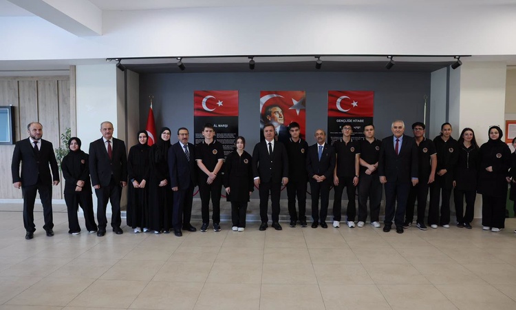 Kritik Açıklama: Erzincan Valisi Aydoğdu, Elaattin Elmas Anadolu İmam Hatip Lisesini ziyaret etti